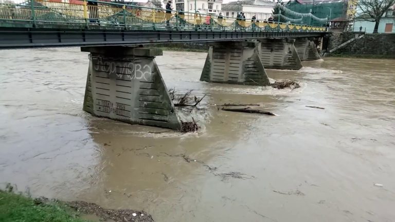 Спасатели предупредили о повышении уровней воды в закарпатских реках