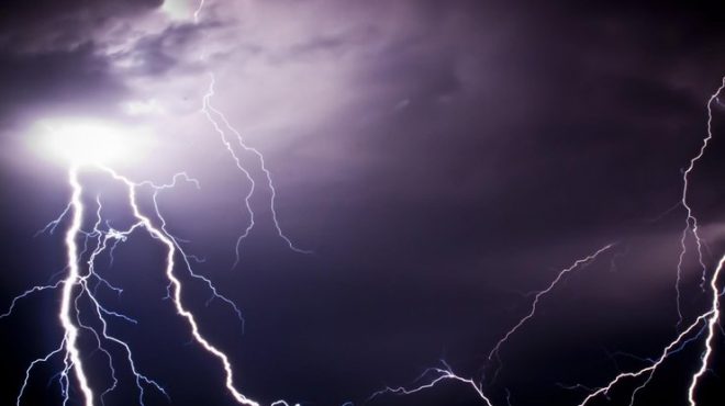 Ученые узнали происхождение перевернутых молний