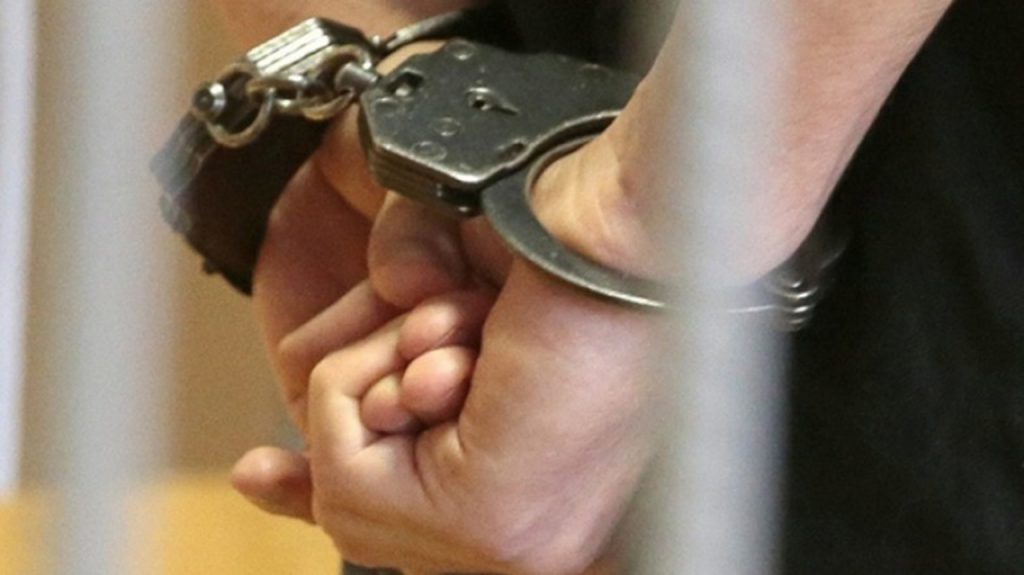 На Ровенщине арестовали мужчину, изнасиловавшего 13-летнюю падчерицу 