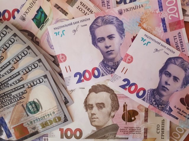 Налоговая списала долги миллионам украинцев