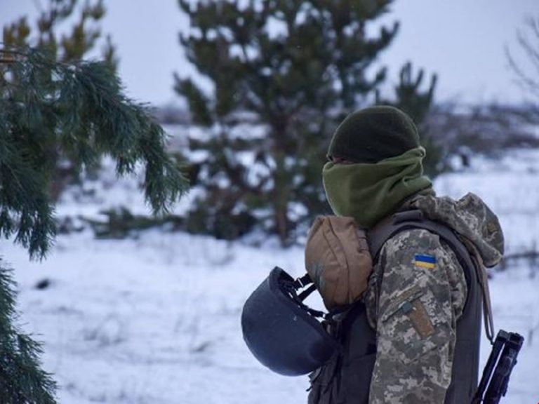 Сутки на Донбассе: из-за минометного огня погиб боец в Зайцево