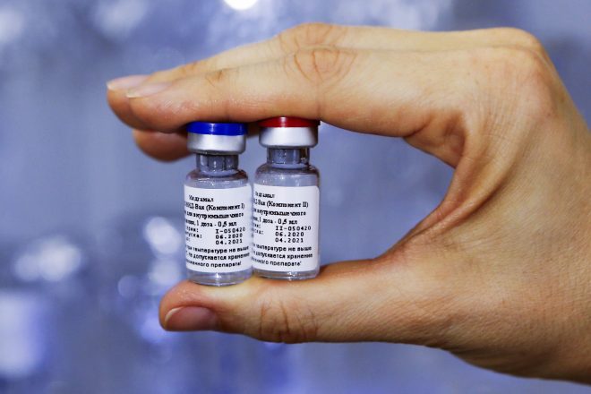 В Минздрав подали заявку на регистрацию вакцины «Спутник V»
