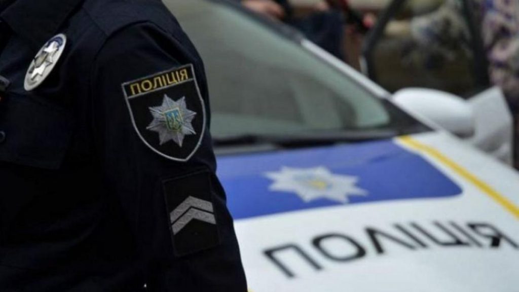 На Харьковщине водитель наехал на патрульного в момент выписки штрафа
