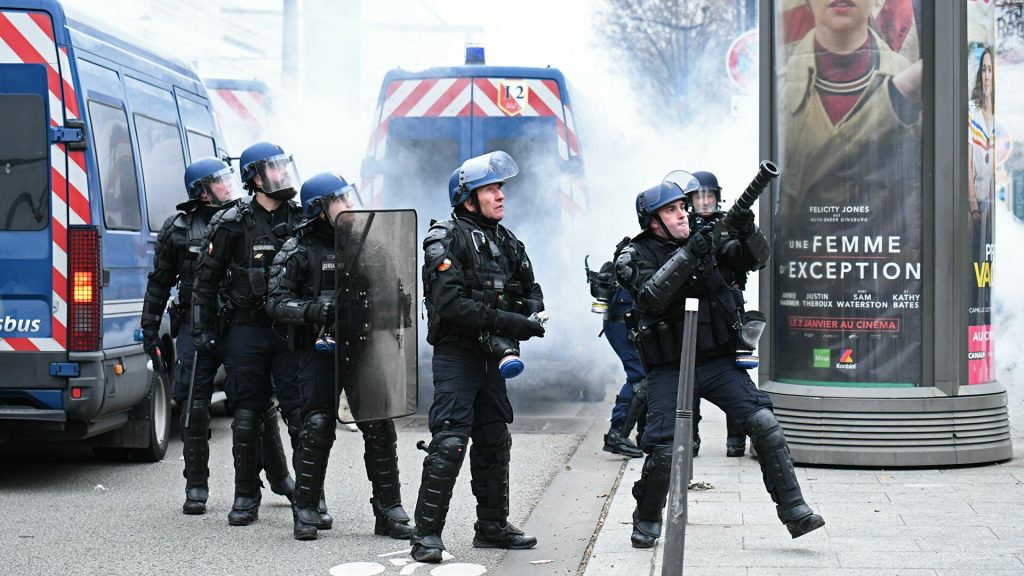Избиение подростка в Париже: задержаны подозреваемые