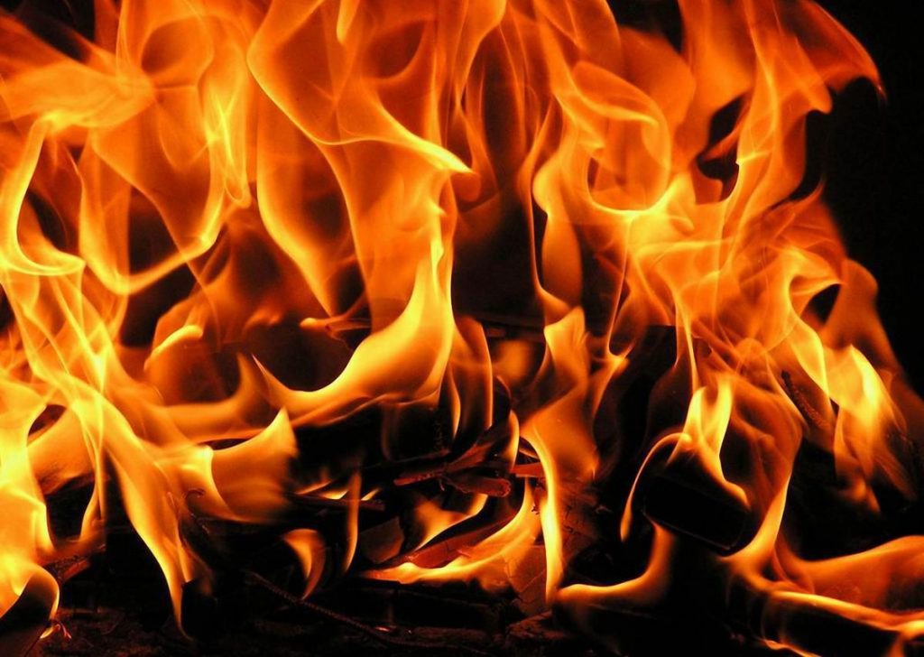 В Запорожской области горел дом, погибла пенсионерка 