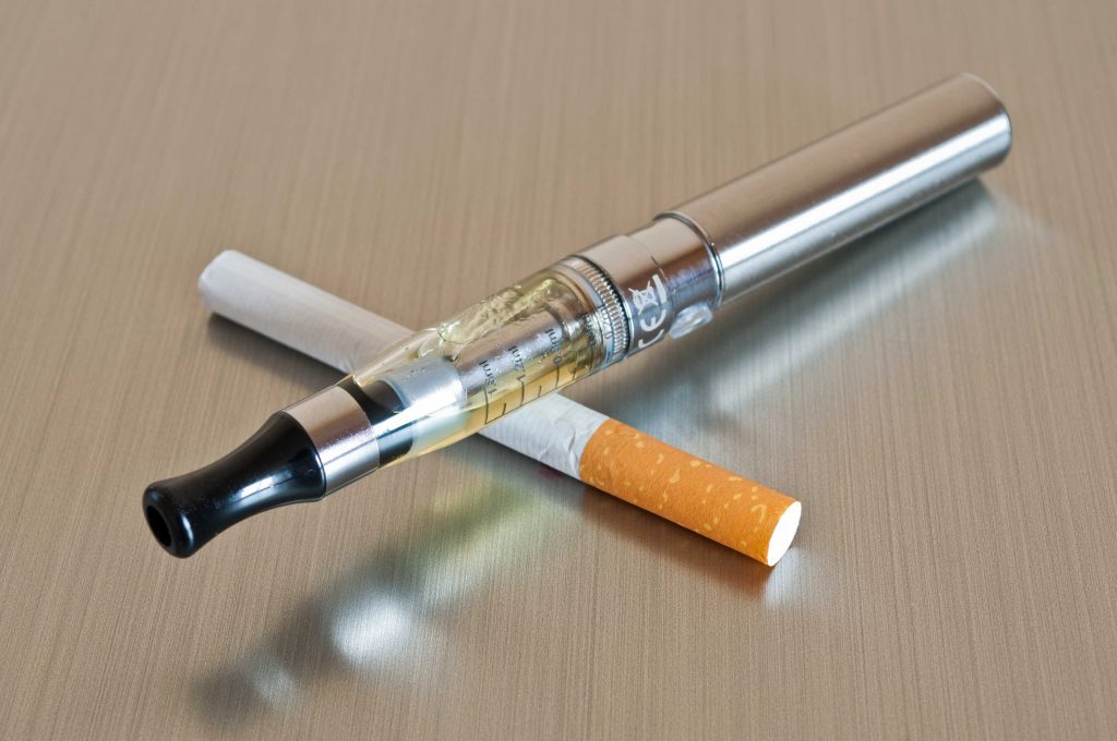 Электронные сигареты не помогают бросить курить &#8212; эксперт