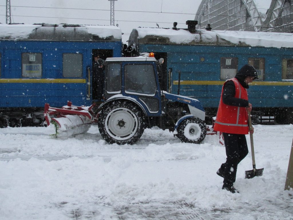 Из-за снегопадов Киев побил рекорд по задержке трафика – эксперт