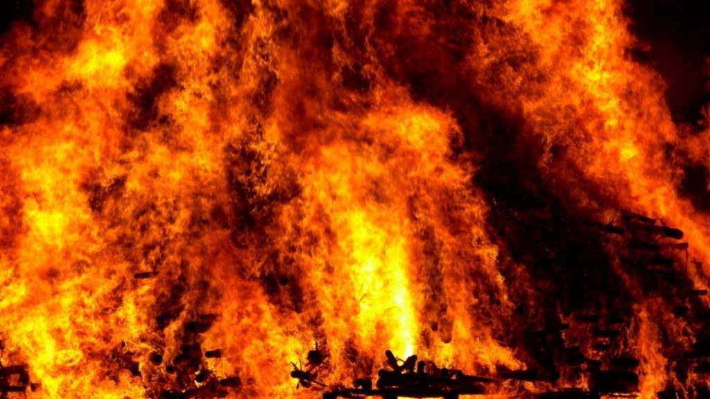 В результате пожаров в двух областях Украины погибли мужчина и женщина