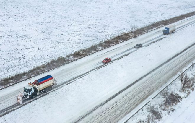 Из-за снега на трассе Киев-Чоп ограничили движение грузовиков
