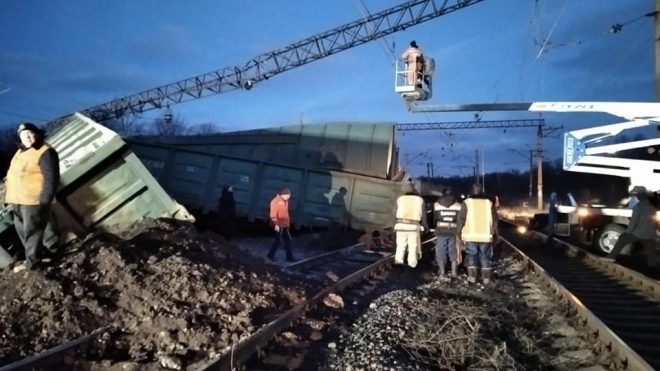 В Днепропетровской области перевернулись 8 вагонов товарного поезда