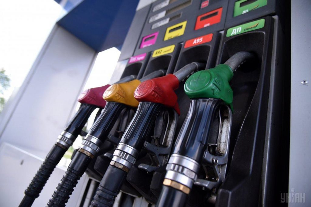 Эксперт назвал цену бензина и автогаза в ближайшее время