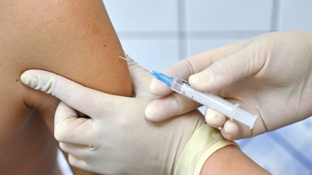 Медик рассказала, можно ли делать прививку тем, кто уже переболел СOVID -19