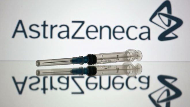 AstraZeneca собралась обновить вакцину от коронавируса