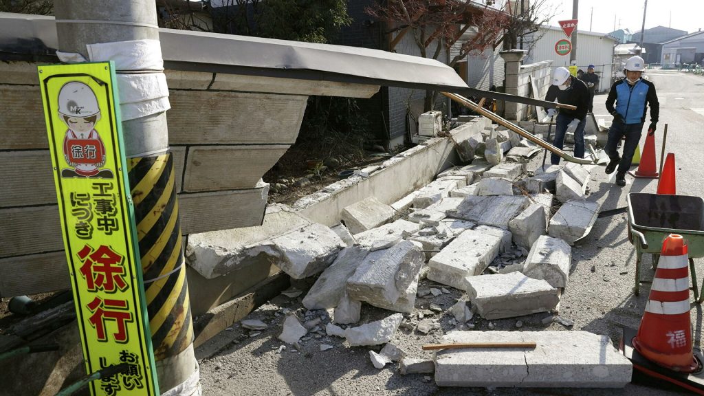 В результате мощного землетрясения в Японии пострадало более 150 человек