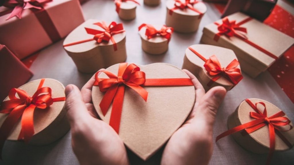 Для друзей и любимых: Гид по подаркам на День святого Валентина-2021