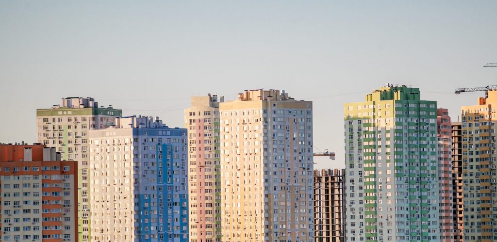 В Украине стали меньше покупать жилье