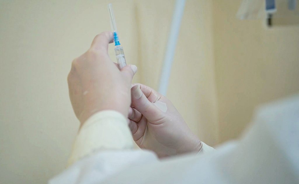 С 1 марта украинцы могут записаться на бесплатную вакцинацию