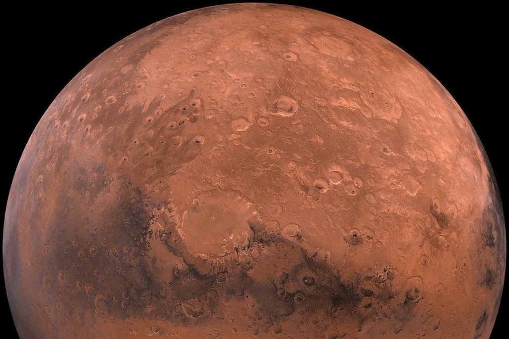 Китайский зонд прислал первые снимки Марса