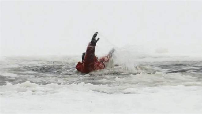 Киевлянка на Русановке спасала собаку и провалилась под лёд