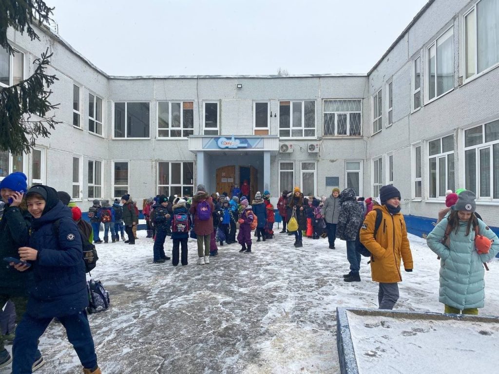 В Киеве «заминировали» лицей: детей эвакуировали