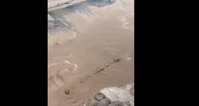 На Куреневке в Киеве улица превратилась в грязную реку