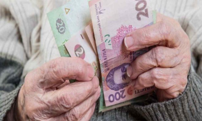 Под Киевом почтальон воровала деньги у пенсионеров