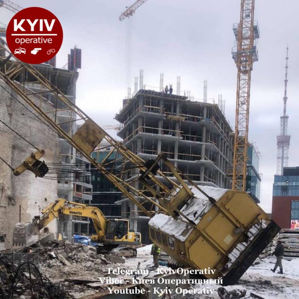 В Киеве на Семьи Хохловых рухнул строительный кран