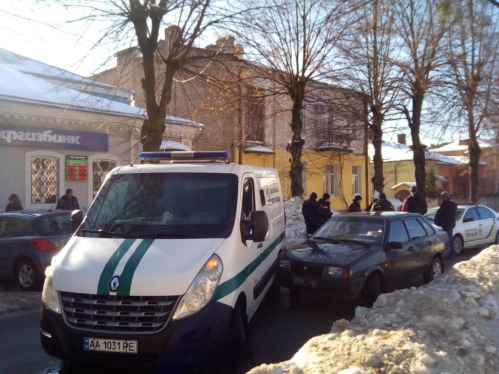 В Ровно инкассаторское авто попало в ДТП