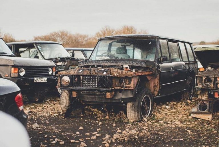 Кладбище Range Rover нашли в Великобритании