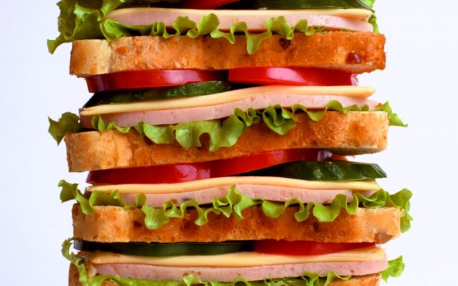 Чем заменить бутерброд с колбасой: совет диетолога