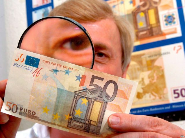 Швейцарец платил за услуги проституток фальшивыми деньгами