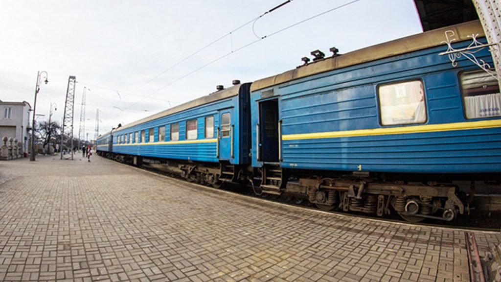 В Одессе 13-летняя девочка легла под поезд