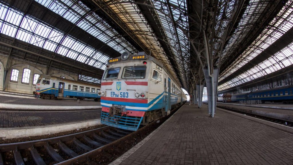 В Николаевской области поезд насмерть сбил мужчину