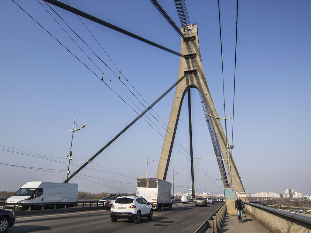 В Киеве мужчина совершил суицид, прыгнув с Северного моста