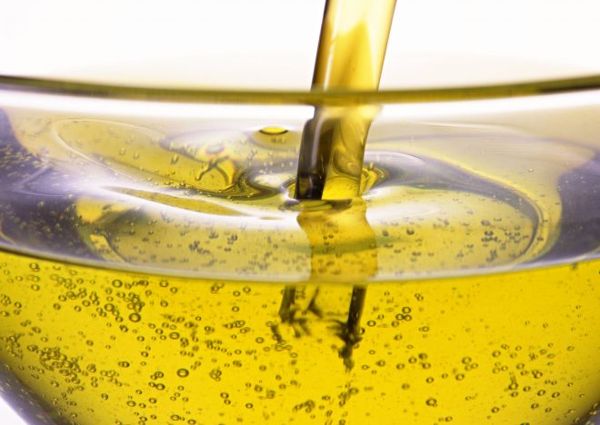 ЕК согласовала запрет на импорт подсолнечного масла в Польшу из Украины