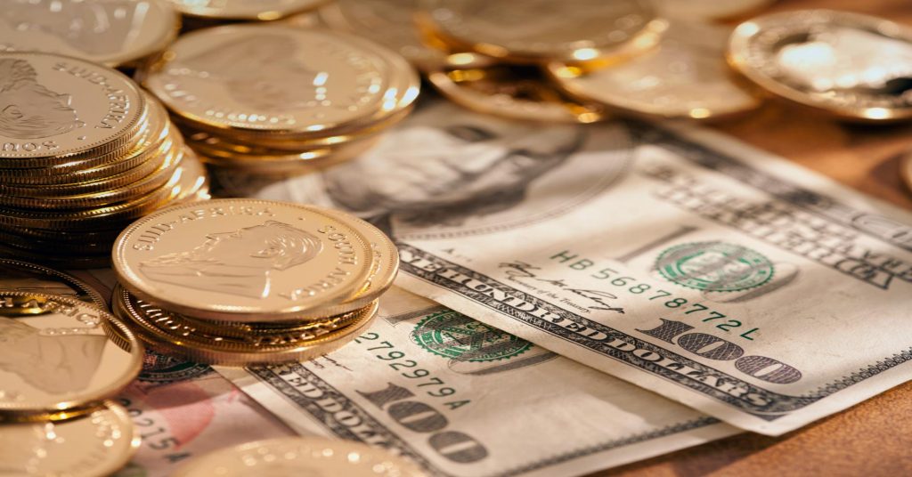 НБУ повышает курс доллара четвертый день подряд