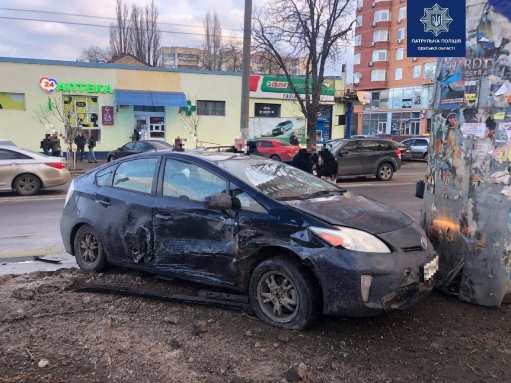 В Одессе пьяный водитель  Toyota сбил детей на «зебре»