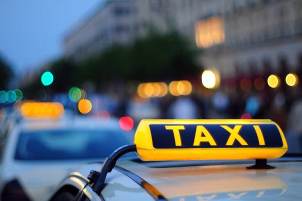 На Черкасчине таксисты бесплатно подвозят пенсионеров
