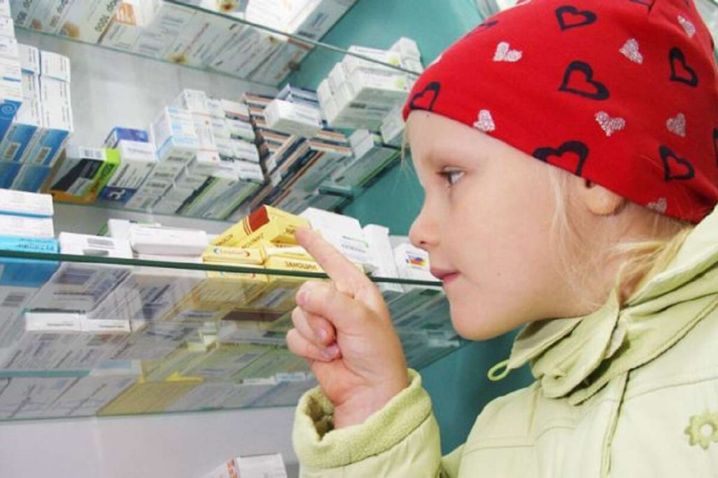Минздрав должен запретить продажу лекарств детям &#8212; Нацполиция