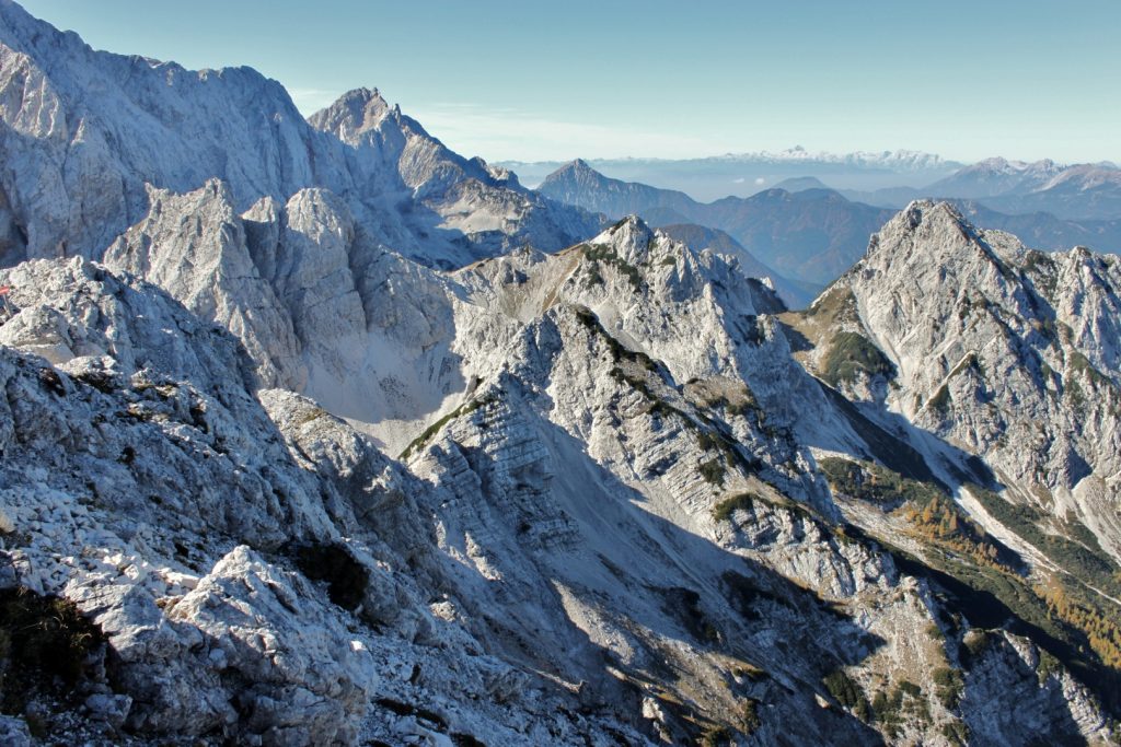 В Словении в результате схода двух лавин погибли три альпиниста