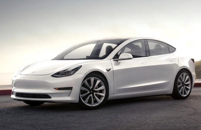 Автопилот Tesla научили &#171;агрессивному&#187; поведению на дороге