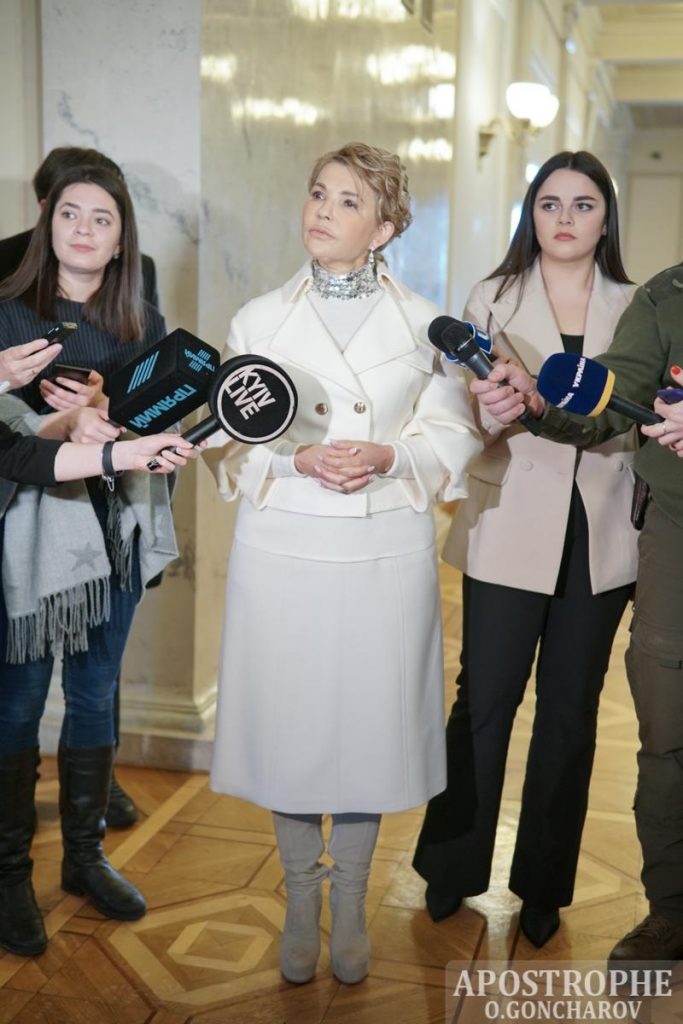 Тимошенко пришла в Раду в пиджаке от Cavalli и ботфортах