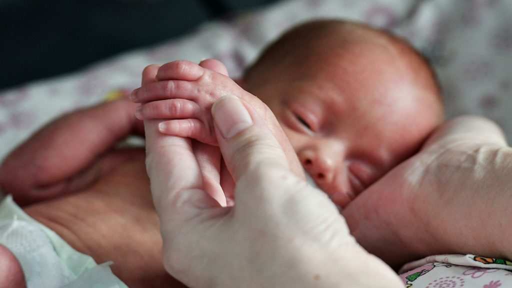 На Прикарпатье спасли 1,5-месячного младенца с коронавирусом