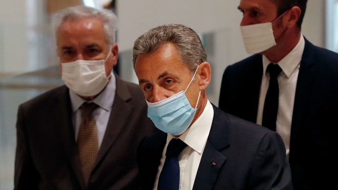 Посадкой Саркози Макрон пытается поднять свой рейтинг перед выборами &#8212; политолог