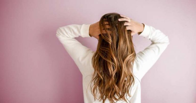 Медики развенчали миф о пользе касторового масла для волос