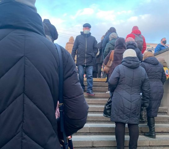 Из-за локдауна в Киеве наблюдаются огромные очереди на маршрутки