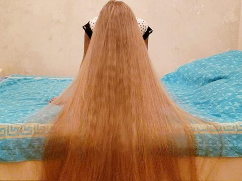 Украинка с двухметровыми волосами поделилась стильным снимком