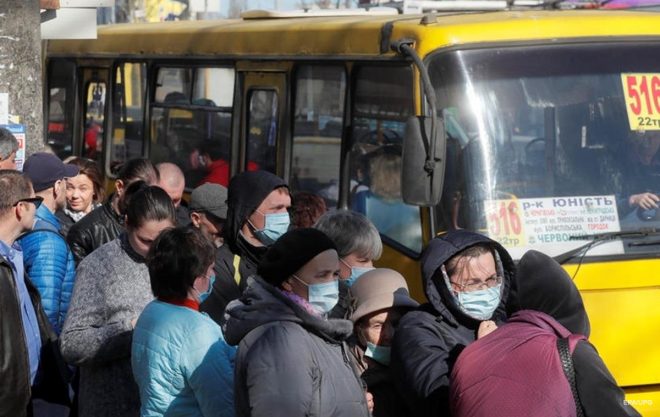 Кабмин запретил общественный транспорт в «красной» зоне