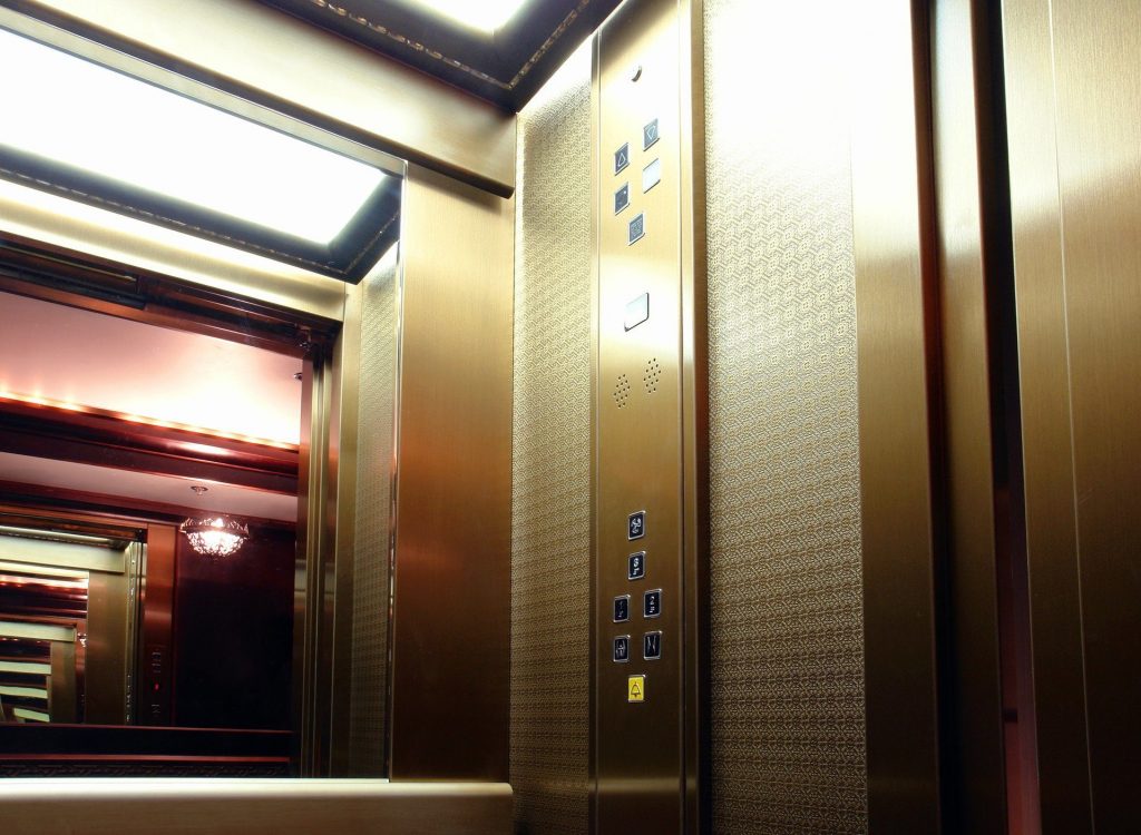 В Тернополе жильцы присвоили лифт