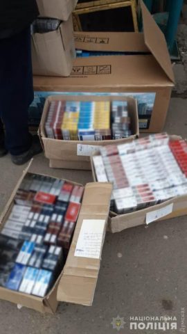 На одесском рынке изъяли партию контрафактных сигарет